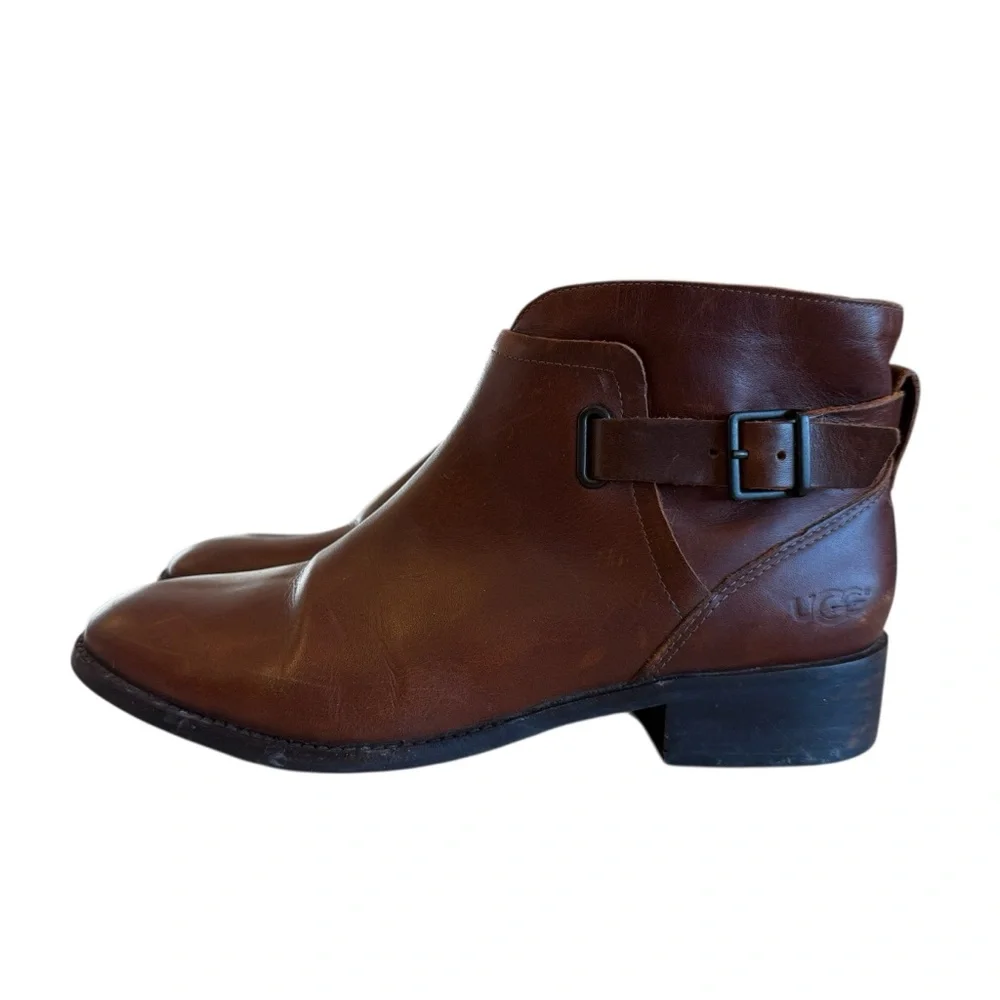 UGG Women's Barnett Brown Ankle‎ Boots